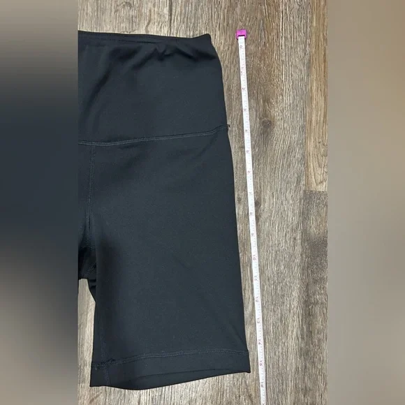 Yogalicious Black High-Waisted Women’s Athletic Shorts Size Extra Small - Picture 4 of 7